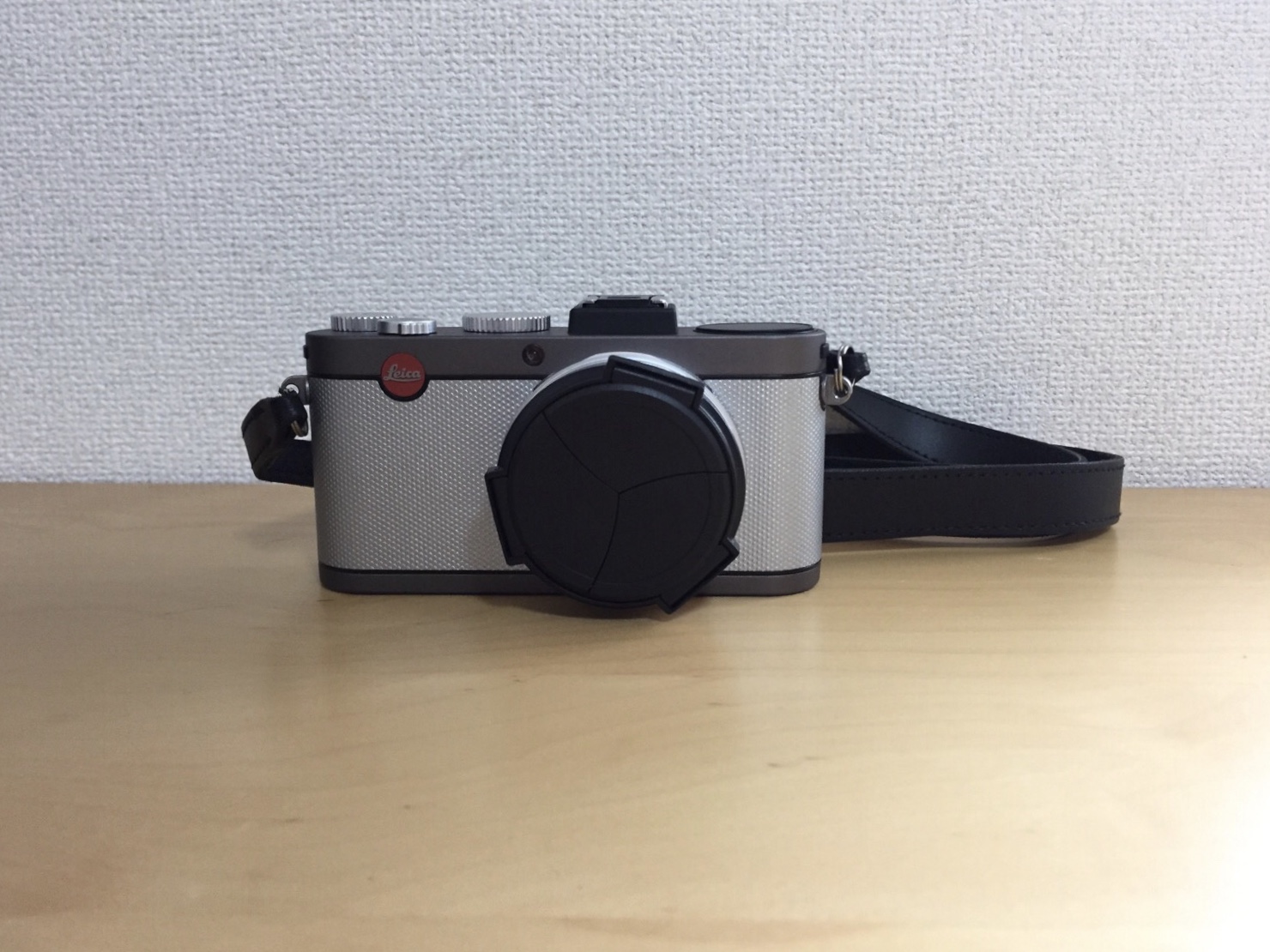 レンズキャップを外す手間を省く。「JJC オートレンズキャップ Leica 
